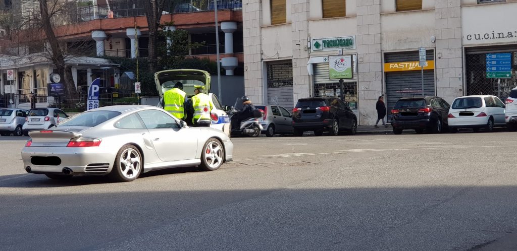 Controlli in piazza Euclide