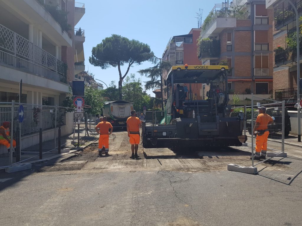 Via Porro, partiti i lavori di rifacimento della strada