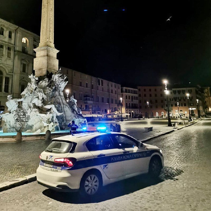 I controlli della polizia locale (foto dal profilo Facebook di Virginia Raggi)