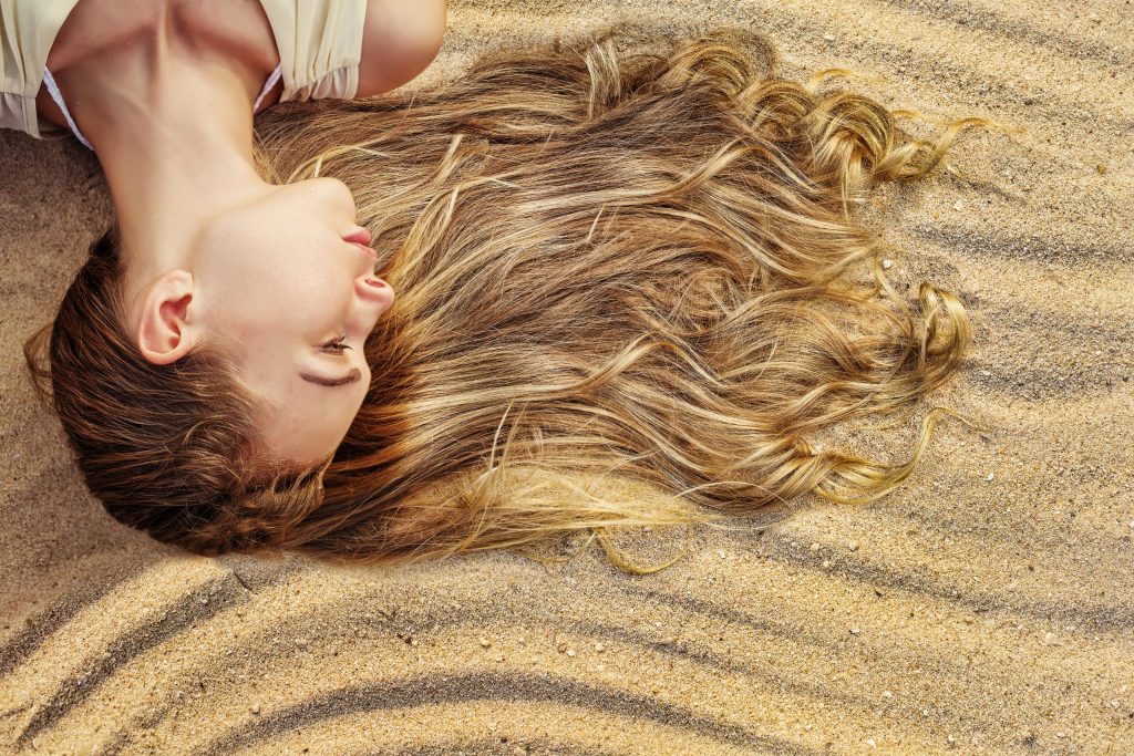 Capelli più sani e belli anche in estate? Ecco come fare, grazie ai 5 consigli dell’hair-stylist delle star Antonio Morici