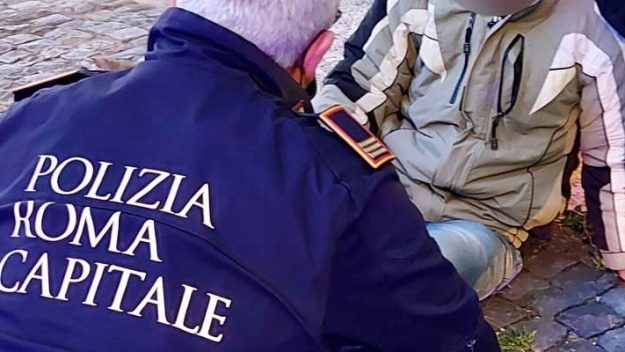 Foto dalla pagina Facebook della polizia locale di Roma