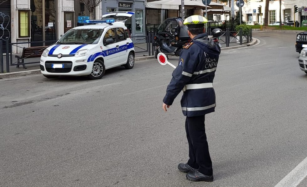 Controlli durante la domenica ecologica. Foto di repertorio