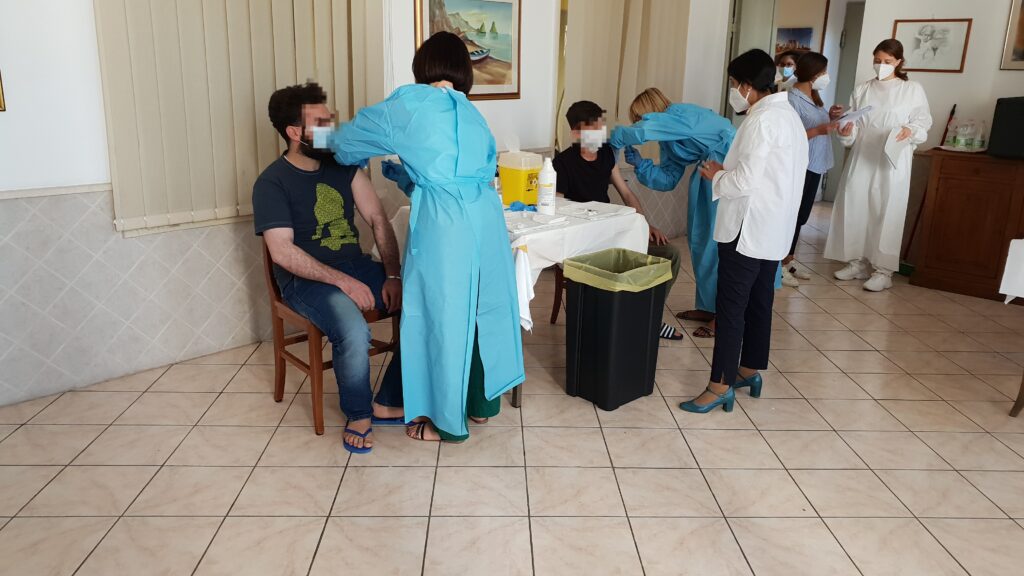 Le vaccinazioni dei profughi a Monte Mario