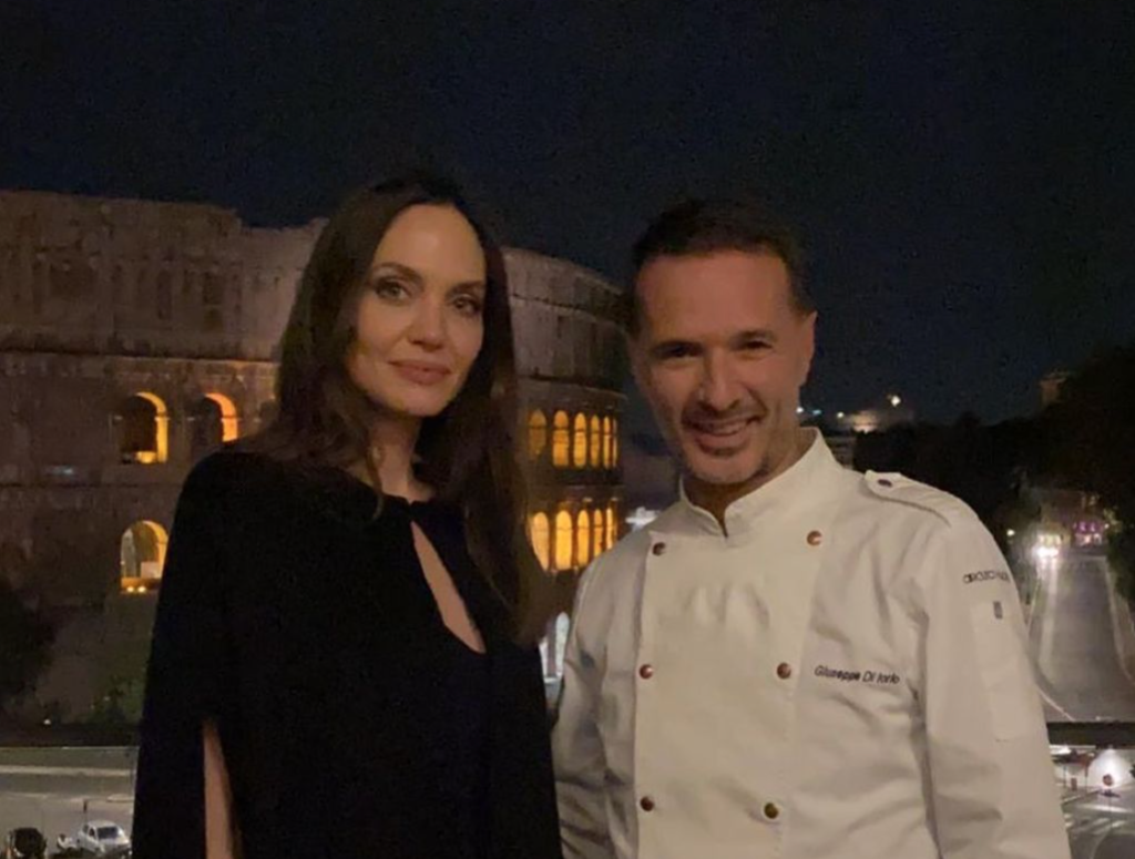 Angelina Jolie con lo chef Giuseppe Di Iorio (Foto dal profilo Instagram dello chef)