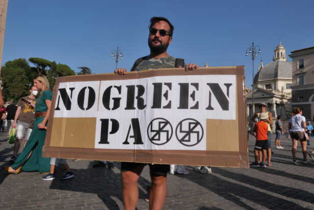 Una protesta no green pass