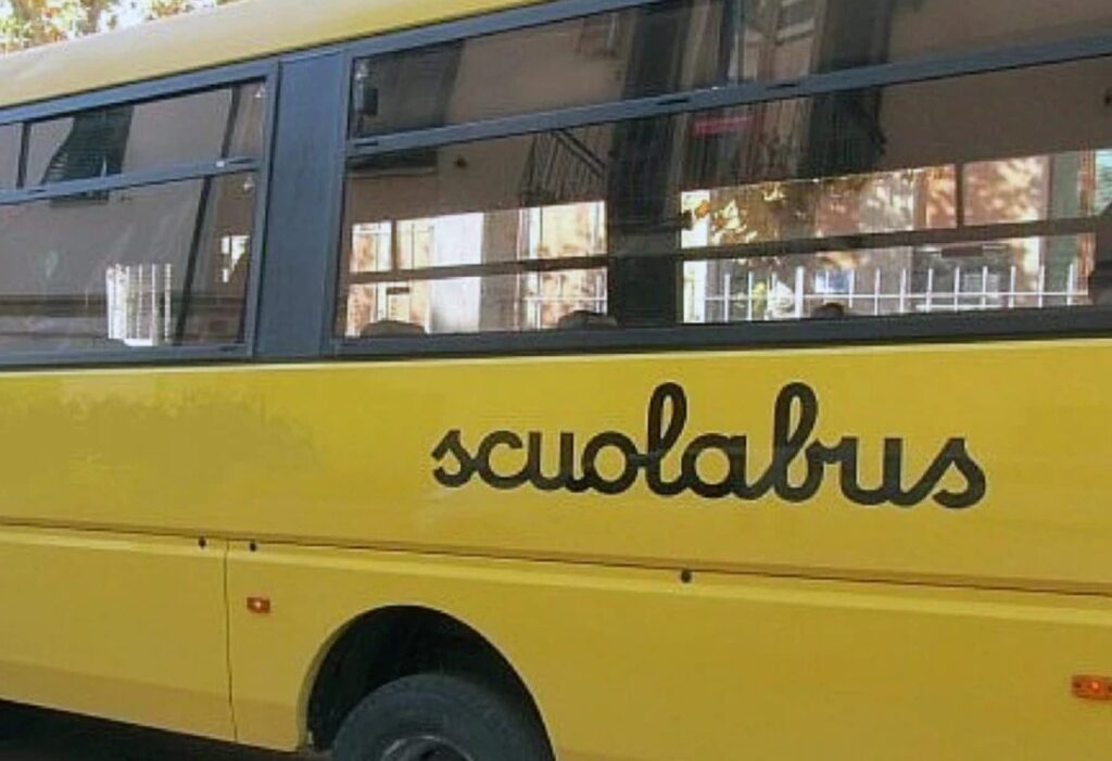 Una scuolabus di Roma. Foto dire.it