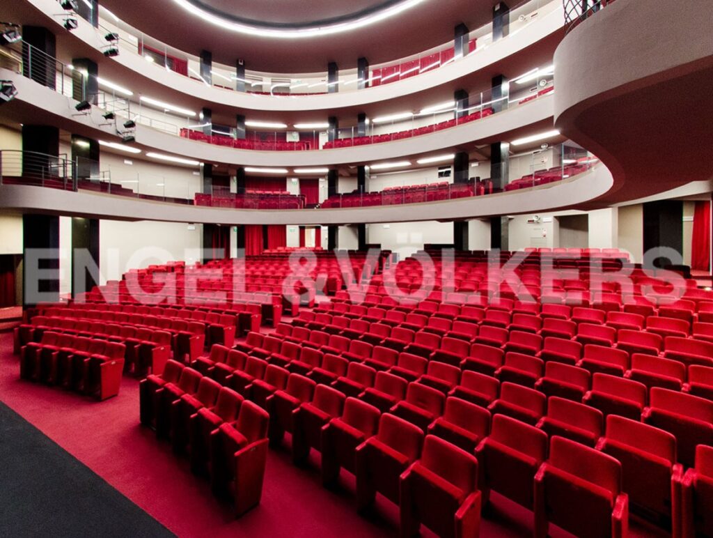 Il teatro Eliseo. Foto dal sito engelvoelkers.com