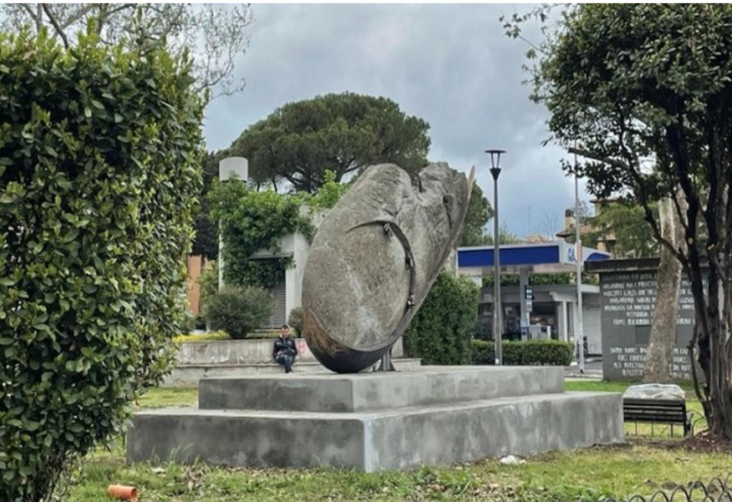 Il monumento a Walter Rossi (foto dal sito di Roma Capitale)