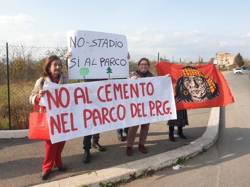 Striscioni contro lo stadio a Pietralata