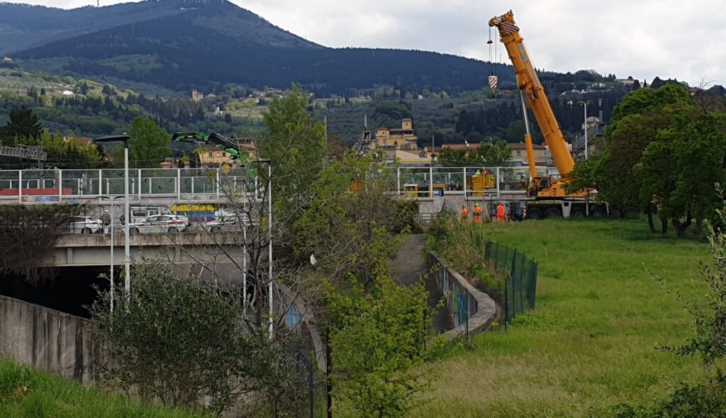 Treno merci deragliato a Firenze. Foto agenzia Dire