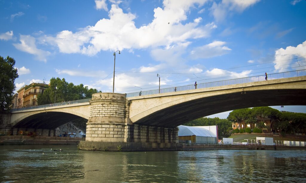 Ponte Garibaldi. Foto da Wikipedia