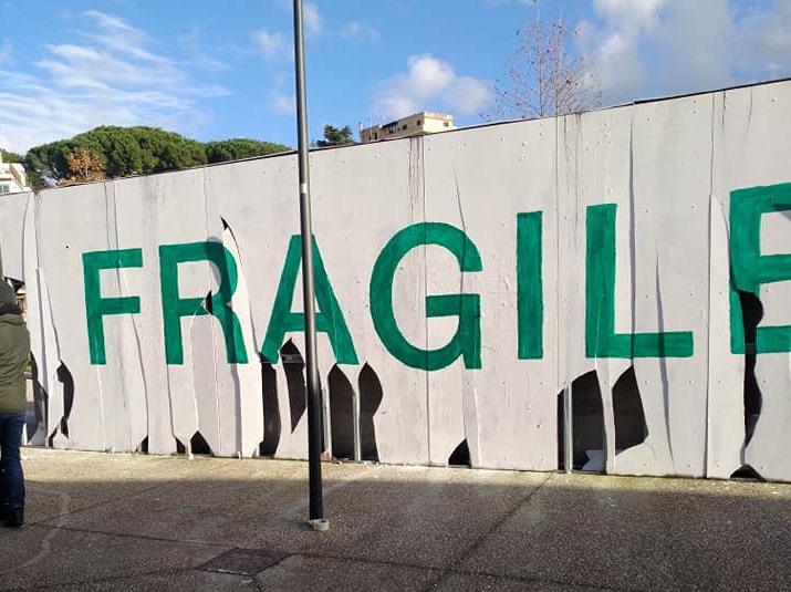 L'opera "Fragile" a Conca d'Oro