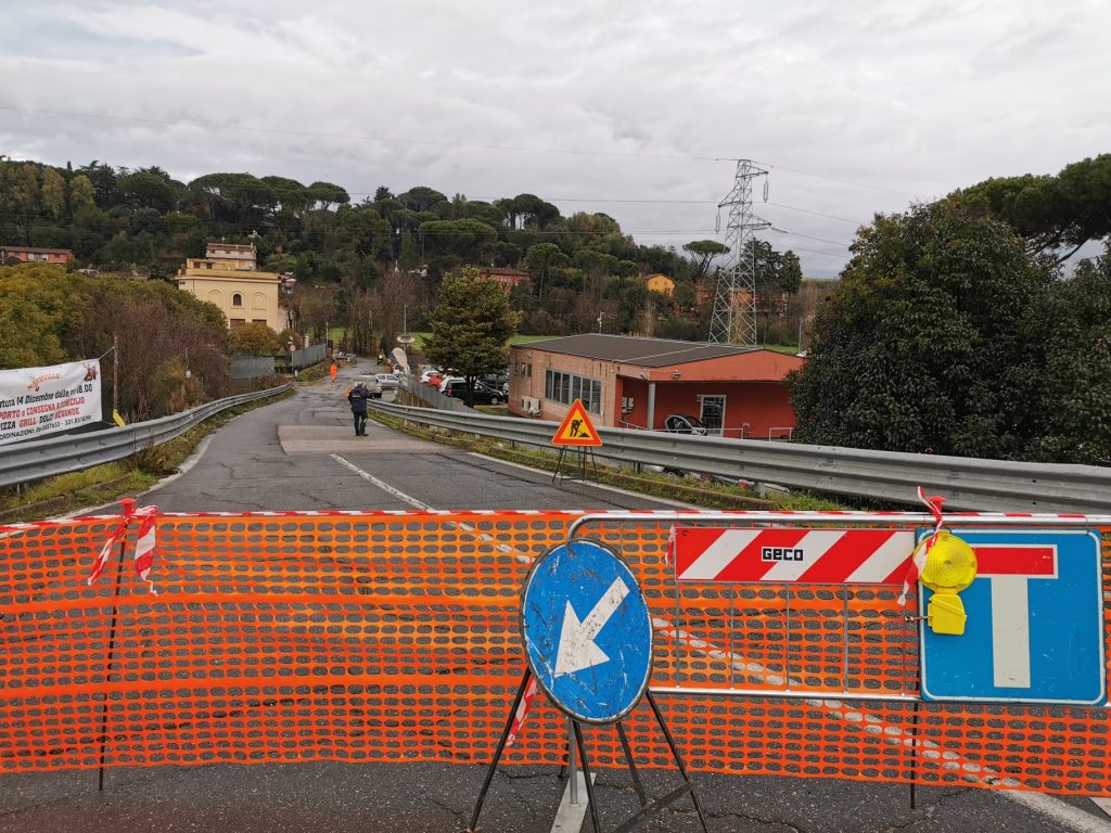 Via Lello Maddaleno chiusa al traffico