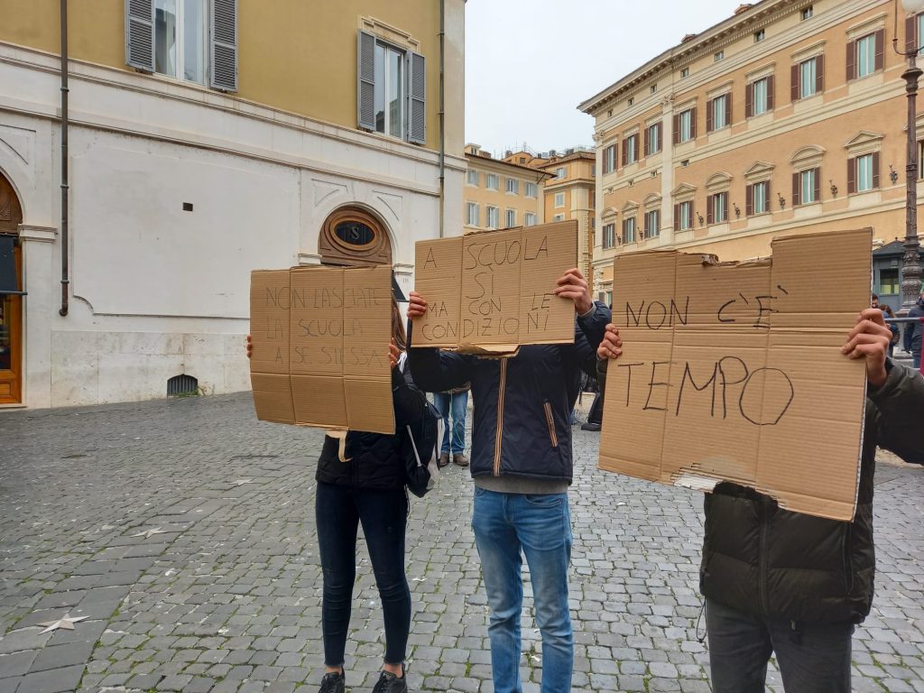Protesta degli studenti a Montecitorio