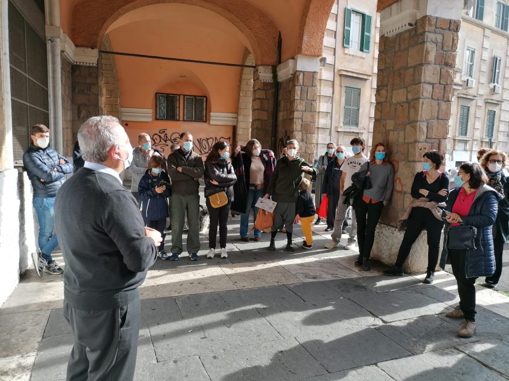 Un momento del primo confronto pubblico tenutosi a piazza Sempione tra la giunta Caudo e i cittadini