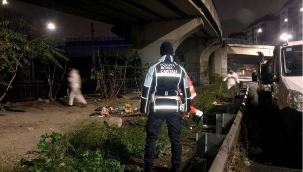 Sgombero al Ponte delle Valli (Foto della Polizia di Roma Capitale)