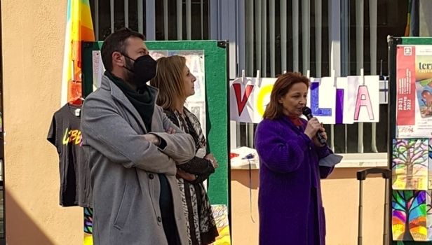 Paolo Marchionne e Paola Ilari nelle scuole in occasione Giornata della Memoria per le vittime di mafia (Foto dal profilo Facebook di Paola Ilari)