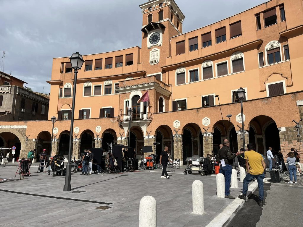 Le riprese cinematografiche in corso in piazza Sempione