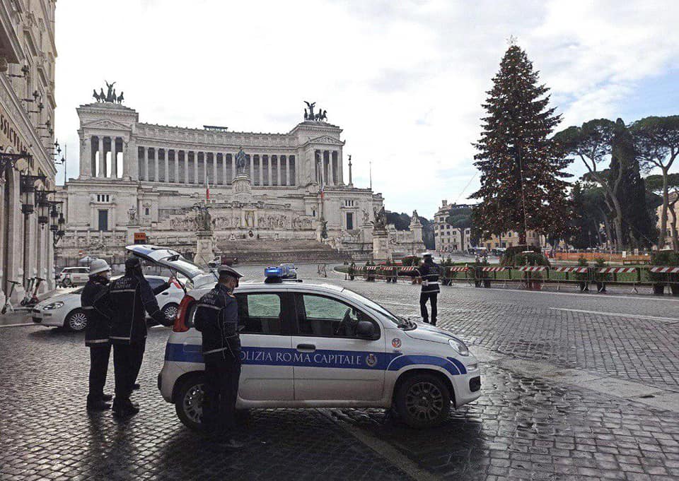 La polizia locale impegnata nei controlli 