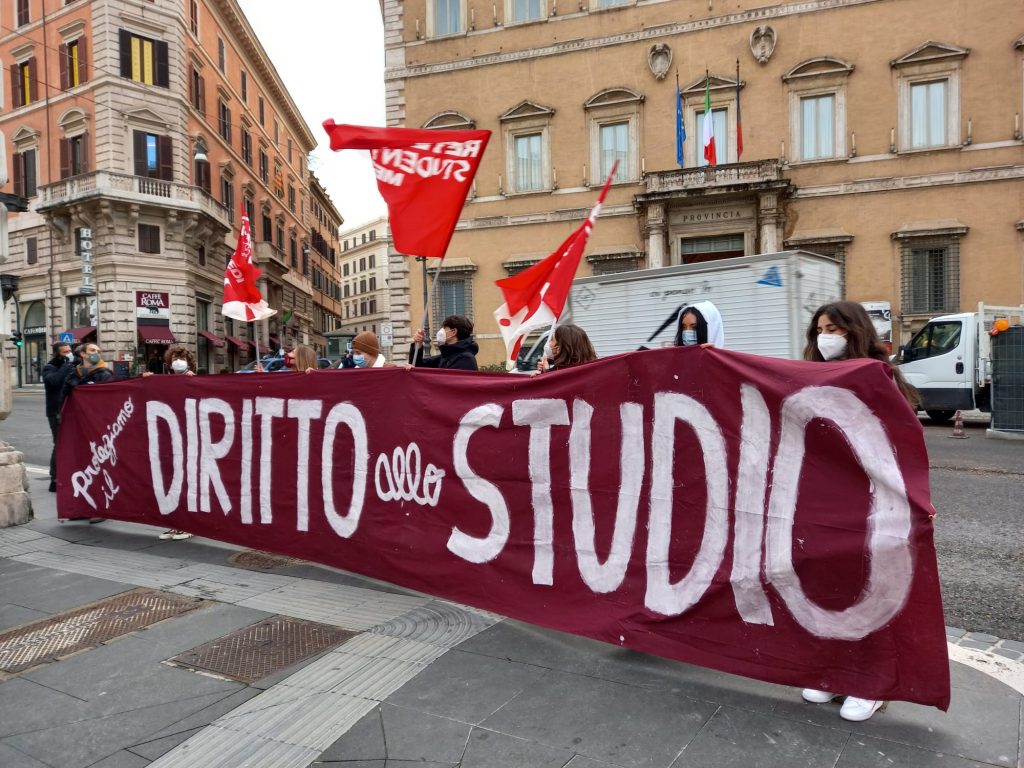 Manifestazione a Palazzo Valentini