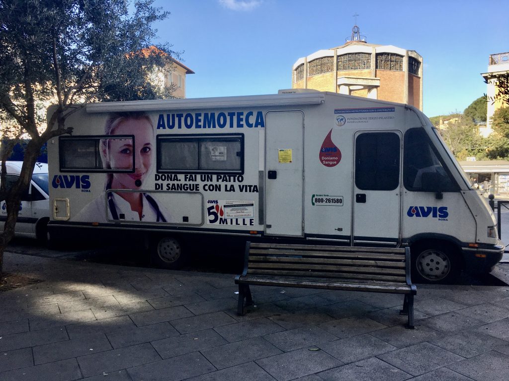 L'autoemoteca di piazza Salerno