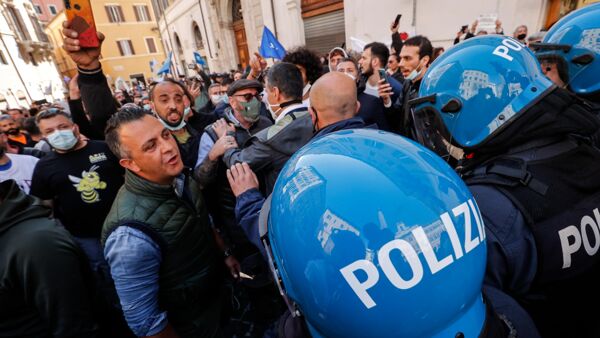 Manifestanti a Montecitorio