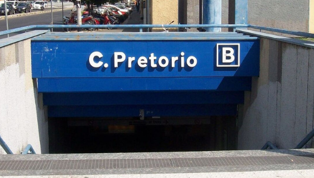 La fermata metro Castro Pretorio