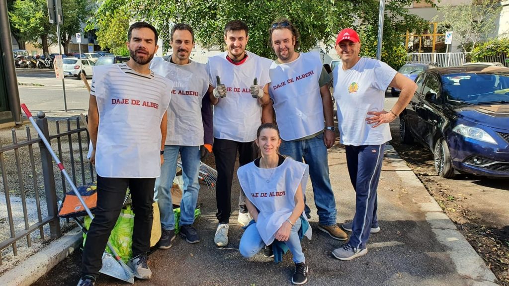 I volontari di "Daje de Alberi" (foto dalla pagina Facebook dell'associazione)