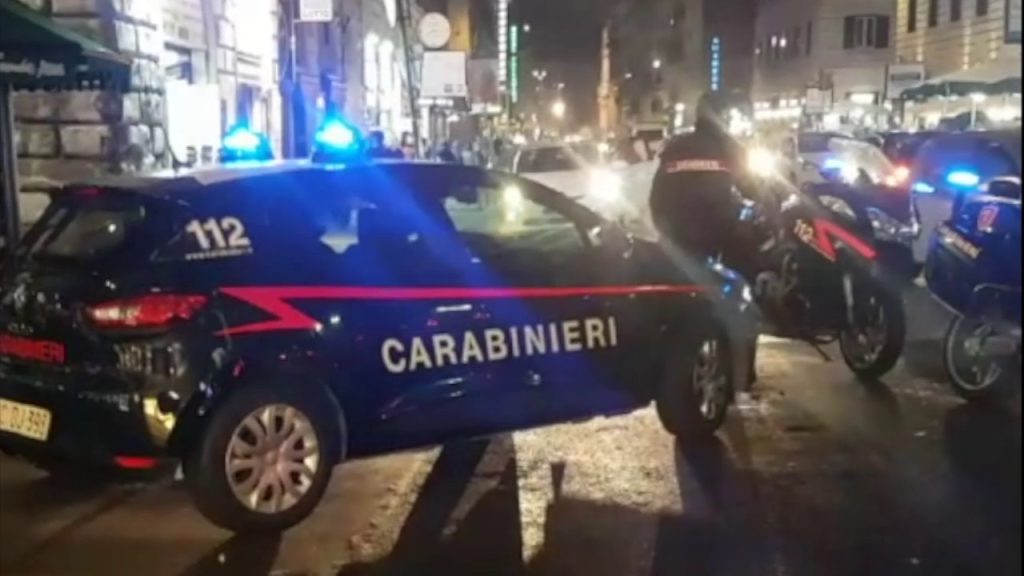 L'intervento dei carabinieri in via Marsala