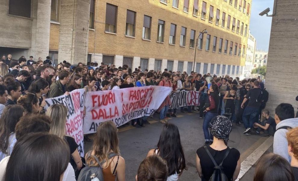 Manifestanti alla Sapienza