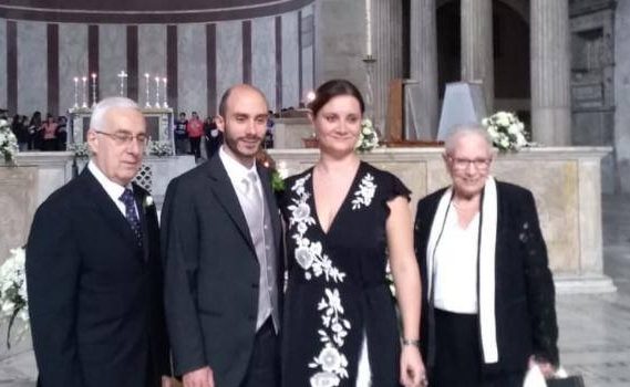 Cecilia Testa, 73 anni, con i figli Alessandro e Sabina, e con il marito Maurizio