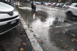Piazzale Clodio allagato dopo un'intensa pioggia