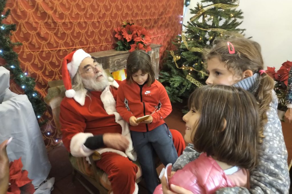 Babbo Natale riceve i bambini al parco di via Sabotino