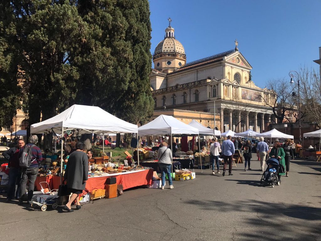 Il mercatino di piazza dei Quiriti