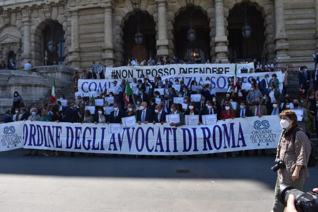 Manifestazione degli avvocati a piazza Cavour