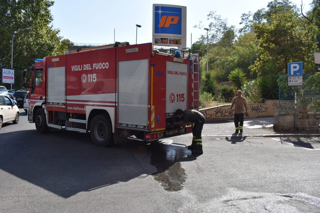 Il benzinaio lambito dalle fiamme