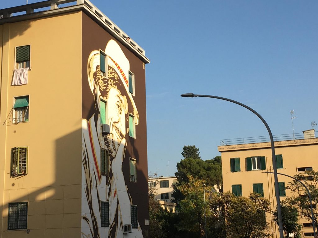 Il murale per Proietti a via Tonale