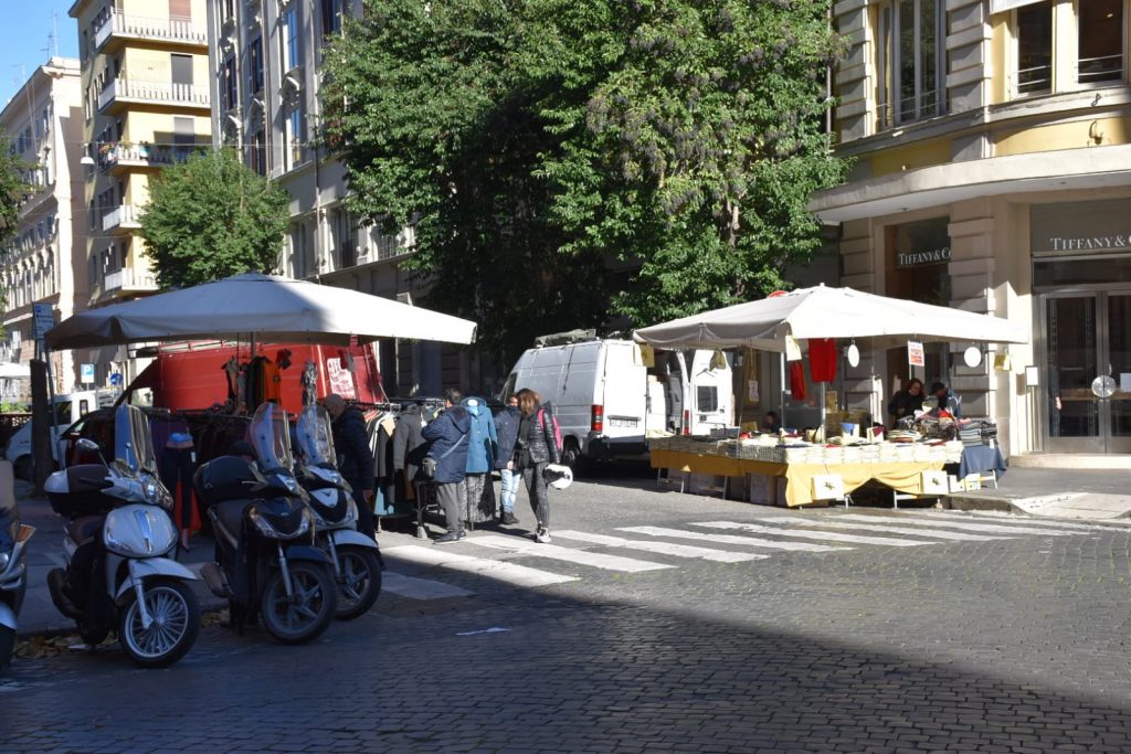 Bancarelle a Cola di Rienzo 