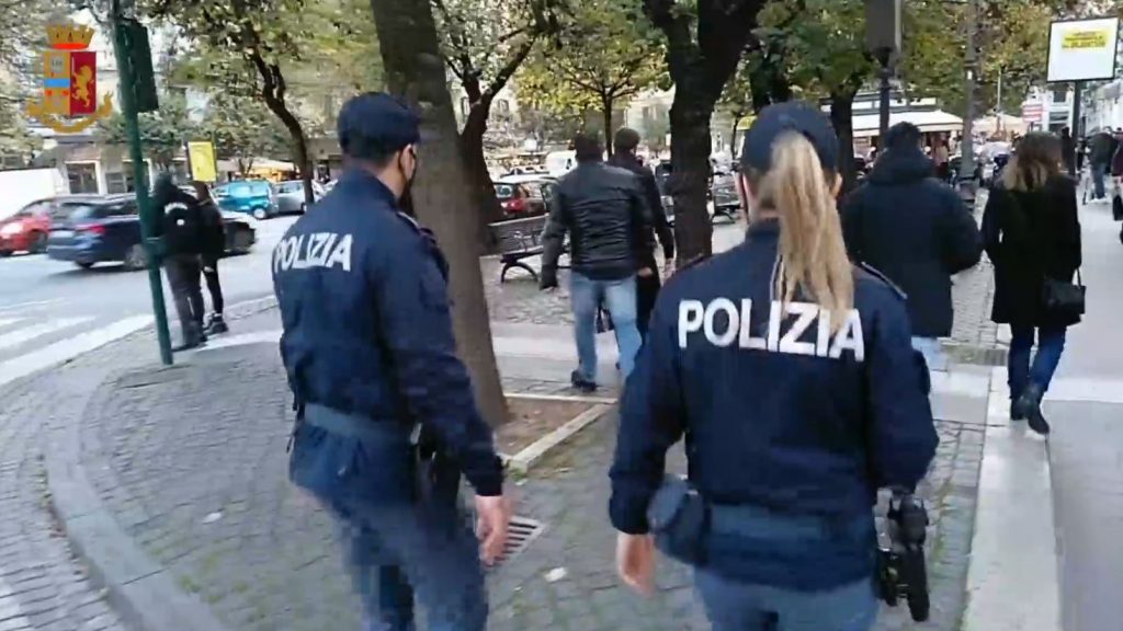 Polizia in via Cola di Rienzo (foto di repertorio)