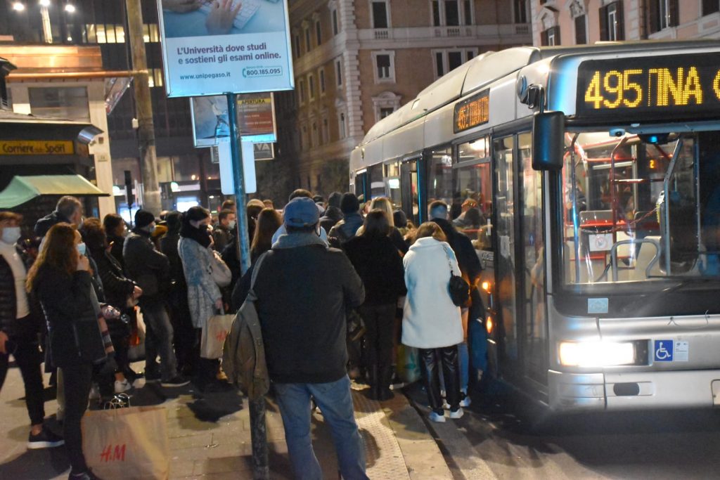 Ressa sui bus in transito a piazzale Flaminio