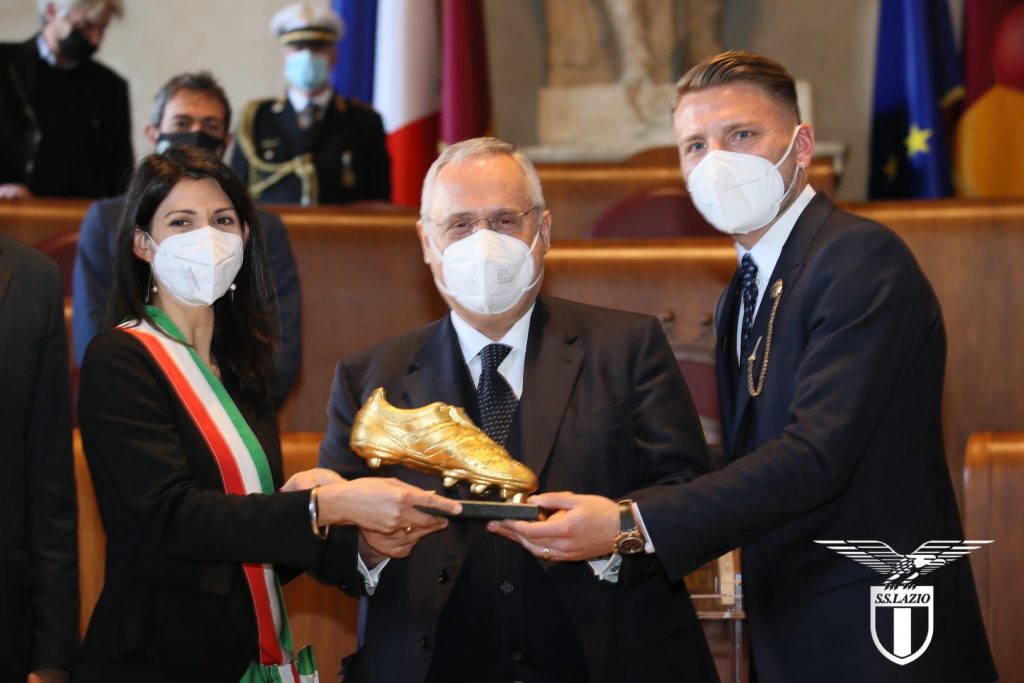 La sindaca di Roma Virginia Raggi, il presidente della Lazio Claudio Lotito e Ciro Immobile (Twitter SS Lazio)