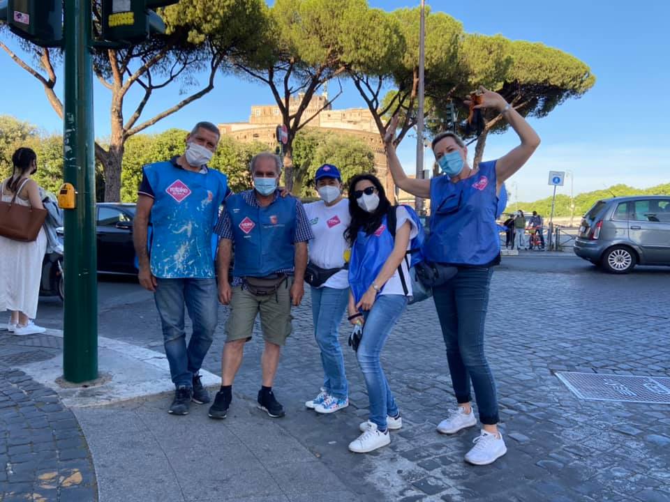 Il gruppo di retakers in azione a Castel Sant'Angelo