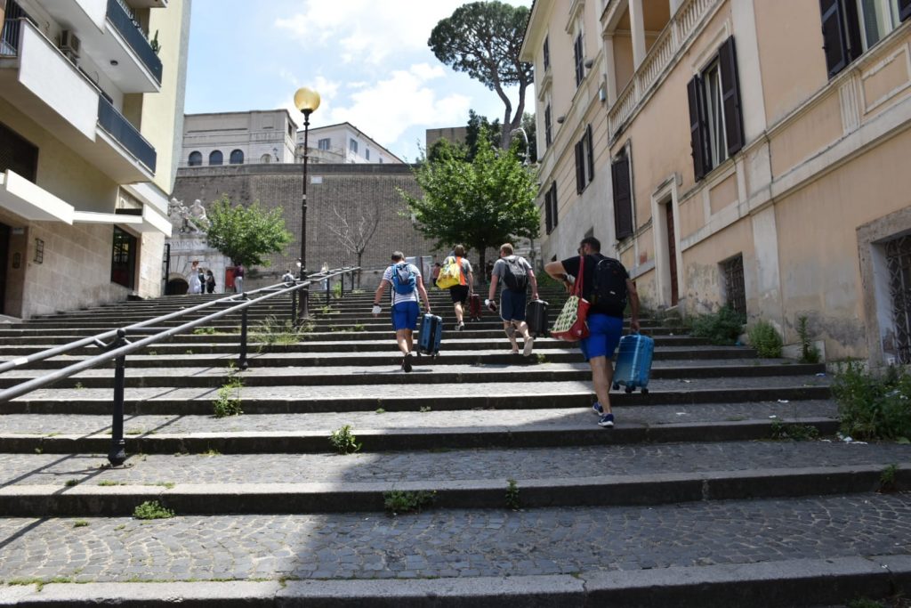 La scalinata davanti ai Musei Vaticani