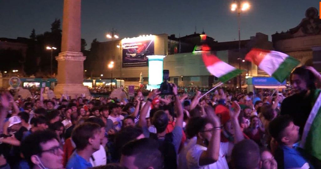 Tifosi italiani a piazza del Popolo