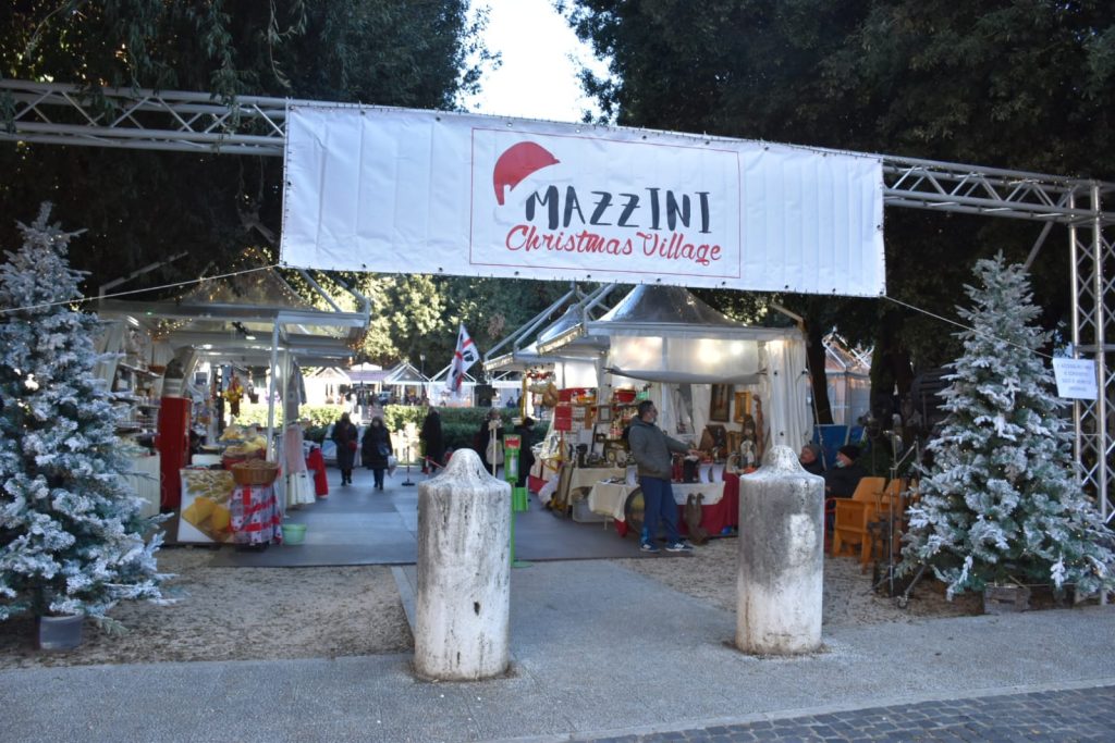 Il Christmas Village di piazza Mazzini