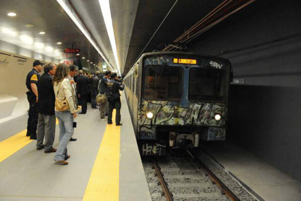 Un treno della metro B