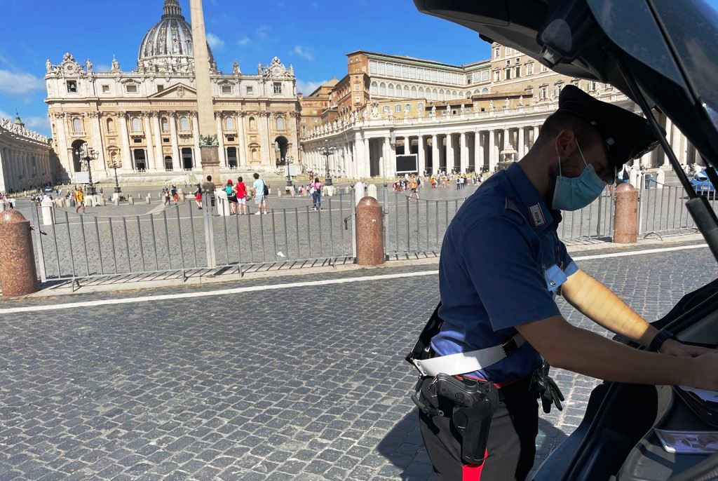 Controlli dei carabinieri in zona San Pietro