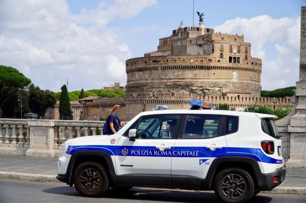 I controlli della polizia locale a Castel Sant'Angelo