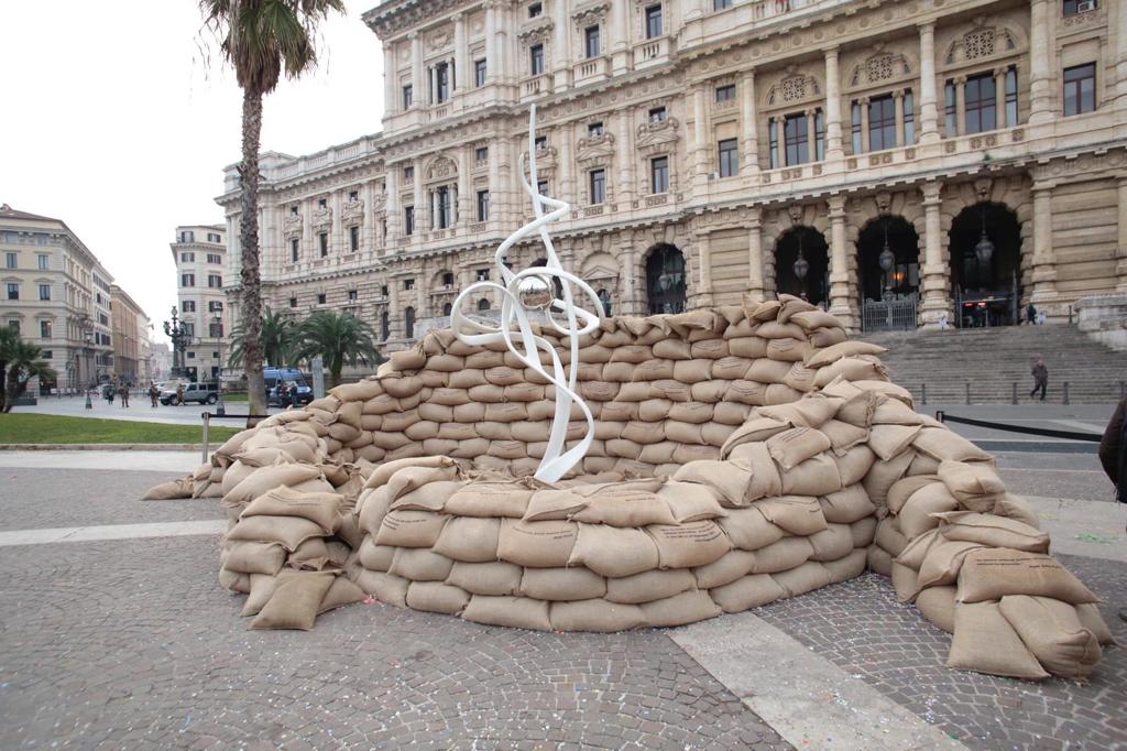 L'installazione in piazza Cavour