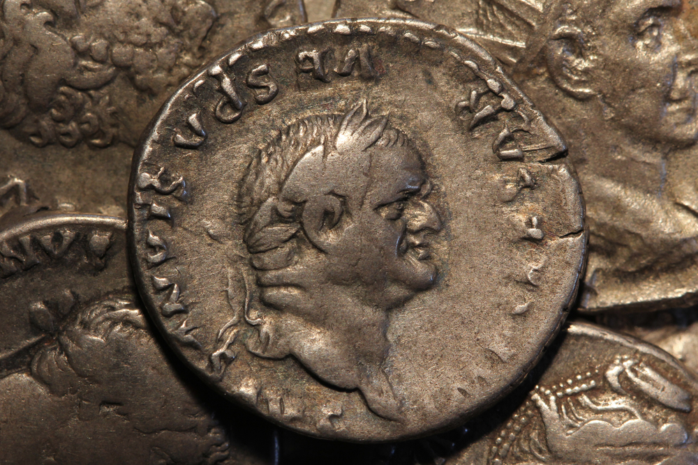 Una moneta che ritrae l'imperatore Vespasiano 
